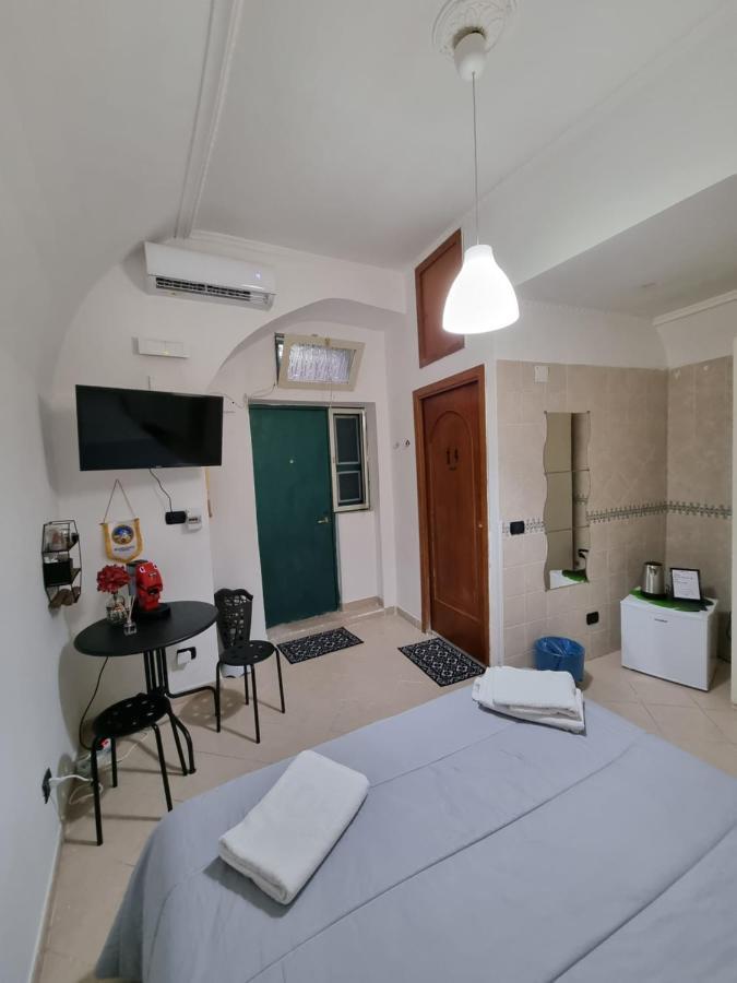 Donnaluisa Apartment Napoli Bagian luar foto