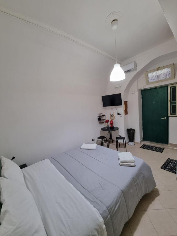 Donnaluisa Apartment Napoli Bagian luar foto